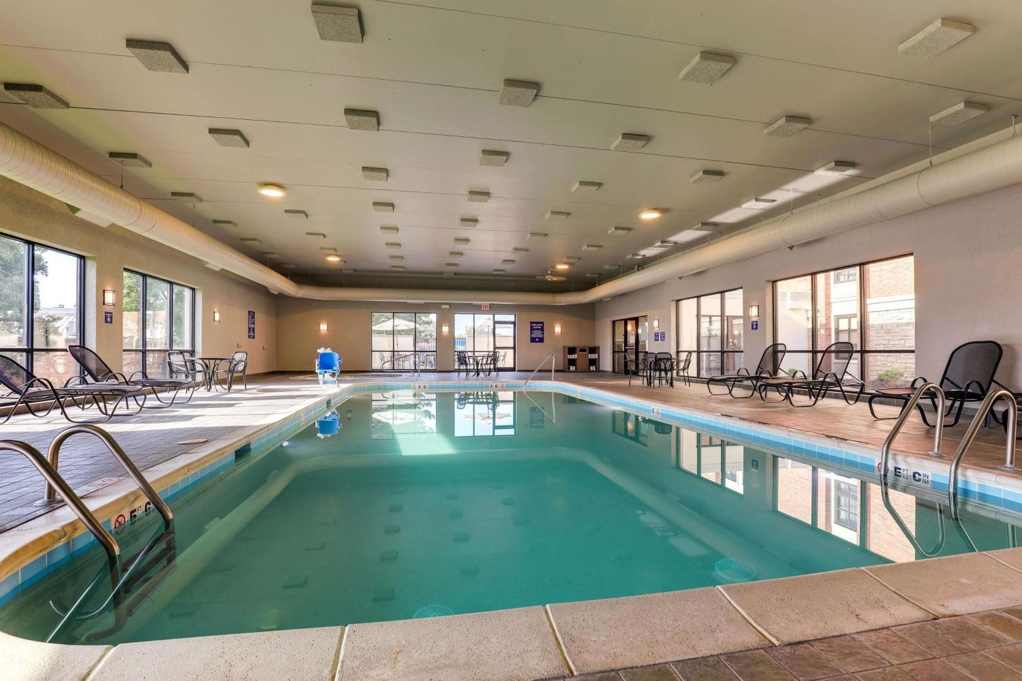 Drury Inn & Suites St Joseph Сент-Джозеф Экстерьер фото