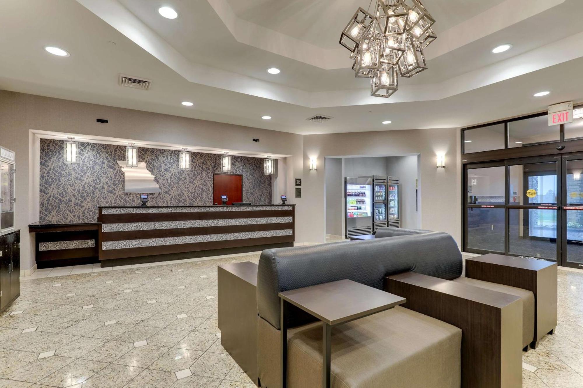 Drury Inn & Suites St Joseph Сент-Джозеф Экстерьер фото
